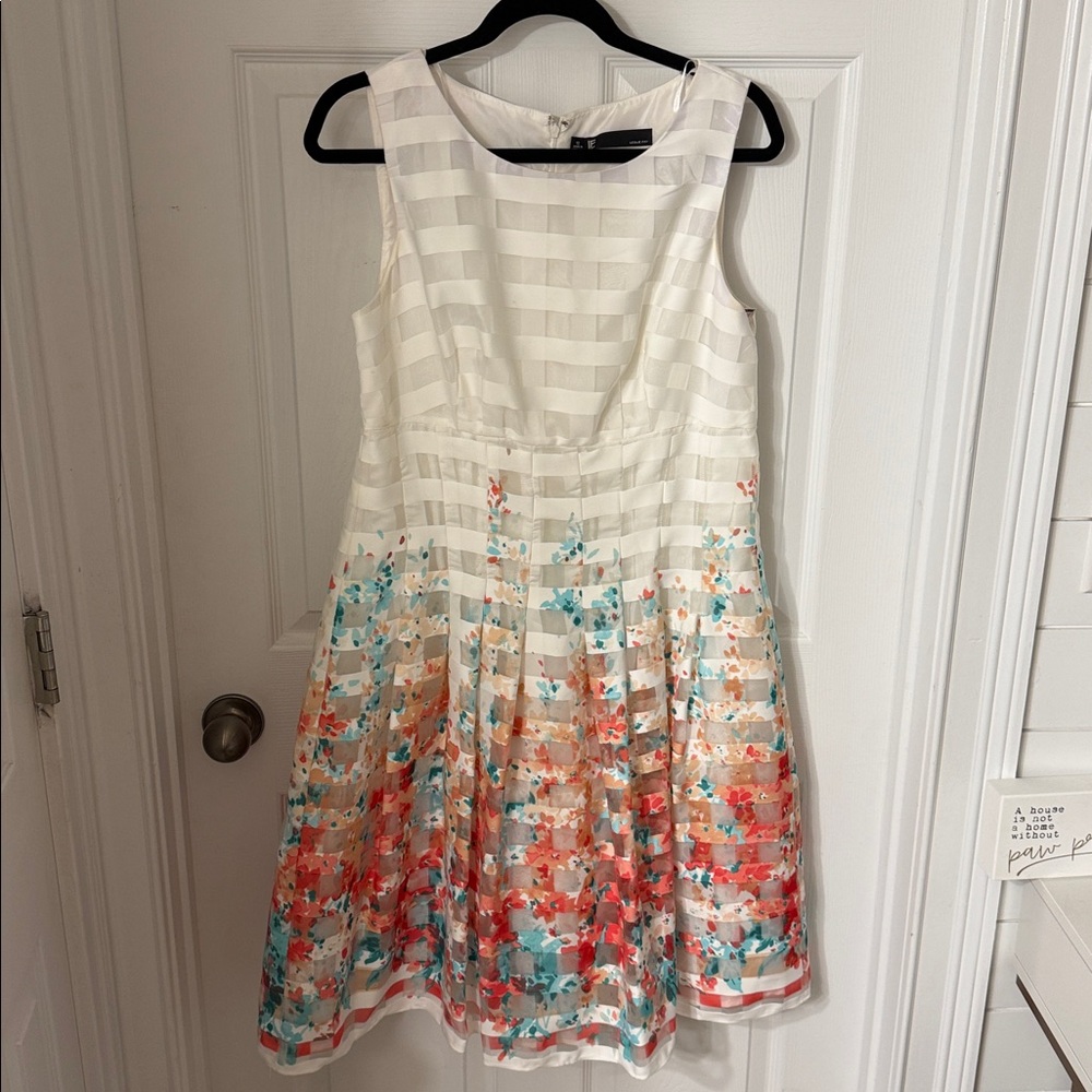 Leslie Fay Size 12 Dress, Beautiful Colors, Floral and White Checkered design
